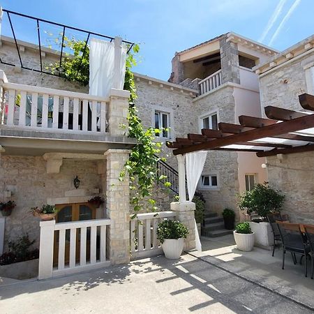 Stone House Apartments Didini Dvori 鲁巴达 外观 照片