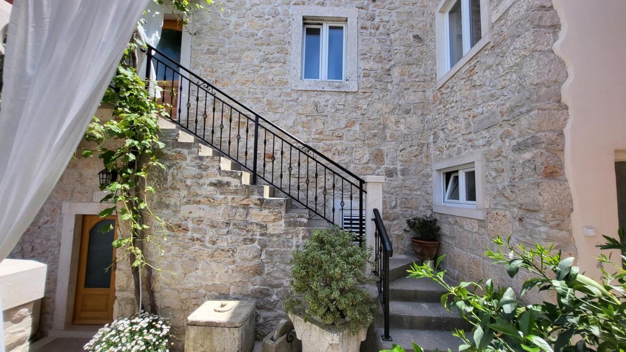 Stone House Apartments Didini Dvori 鲁巴达 外观 照片
